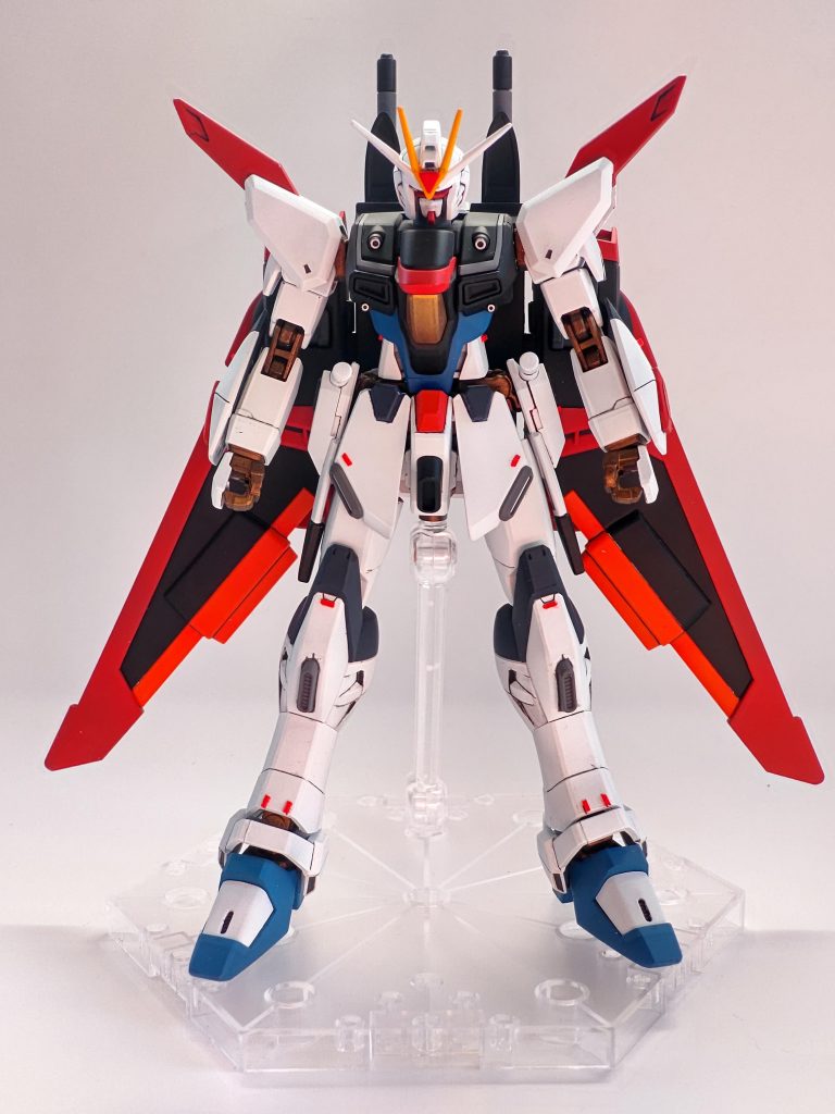 【ジャスティス・ストライク】0.5mmのプラ板を細～く切り、レッドチップにしてアクセントを出してみました