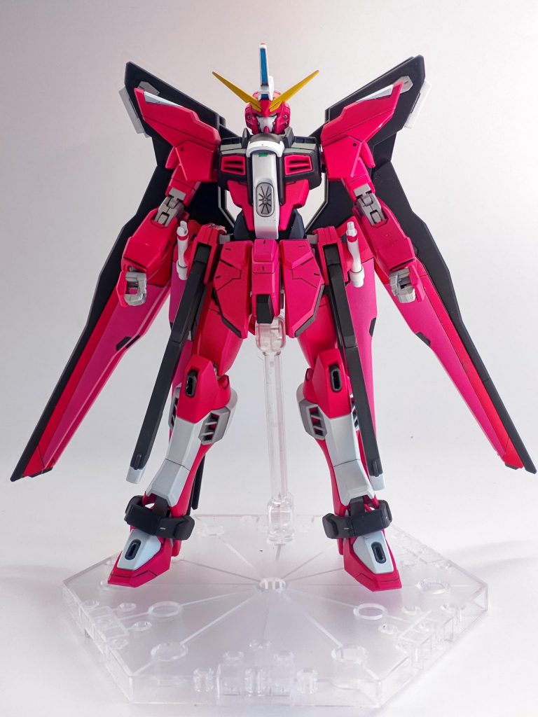 【インフィニット・フリーダム】こちらは筋彫りを追加し、ドラグーンをツートンカラーで塗装する形でアクセントを