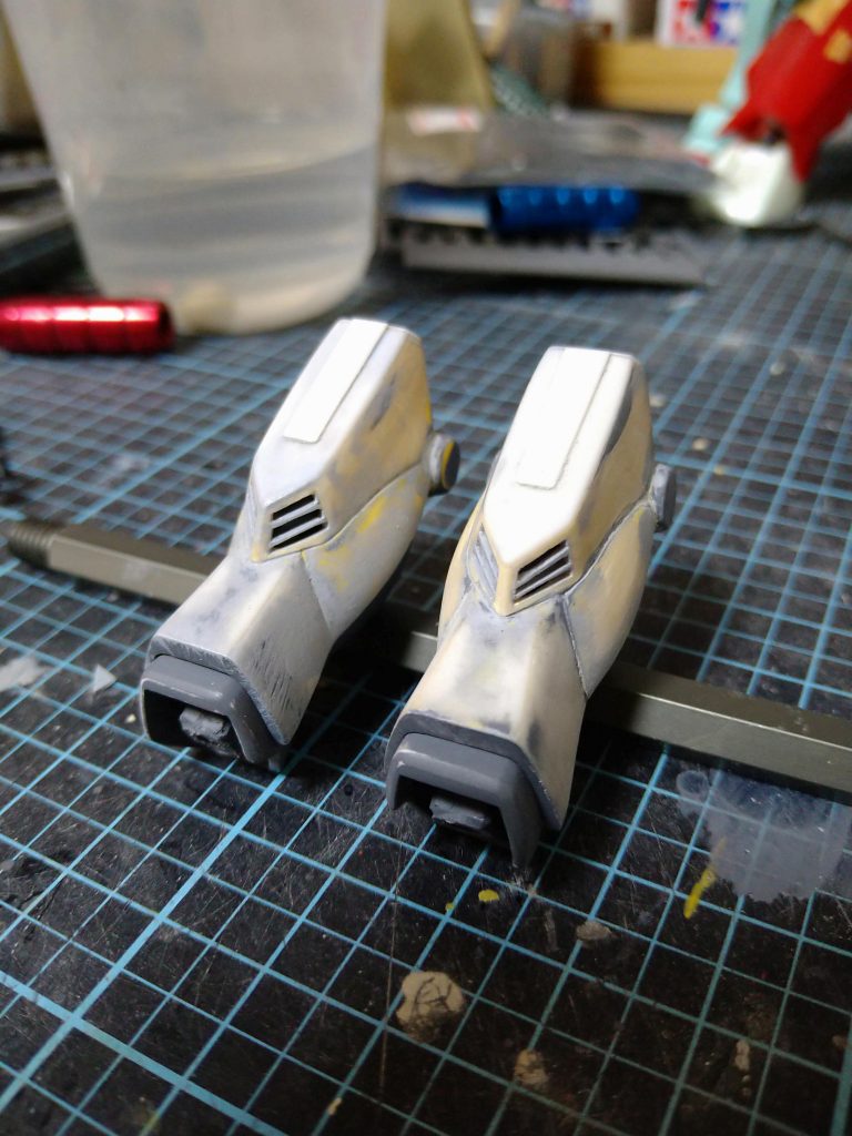 スリットは、くり抜いて整形。