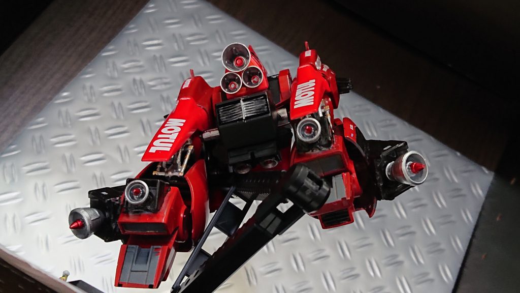 脚部バーニア増設、メインスラスターの大型化で元の機体の限界を超えた推力アップ。