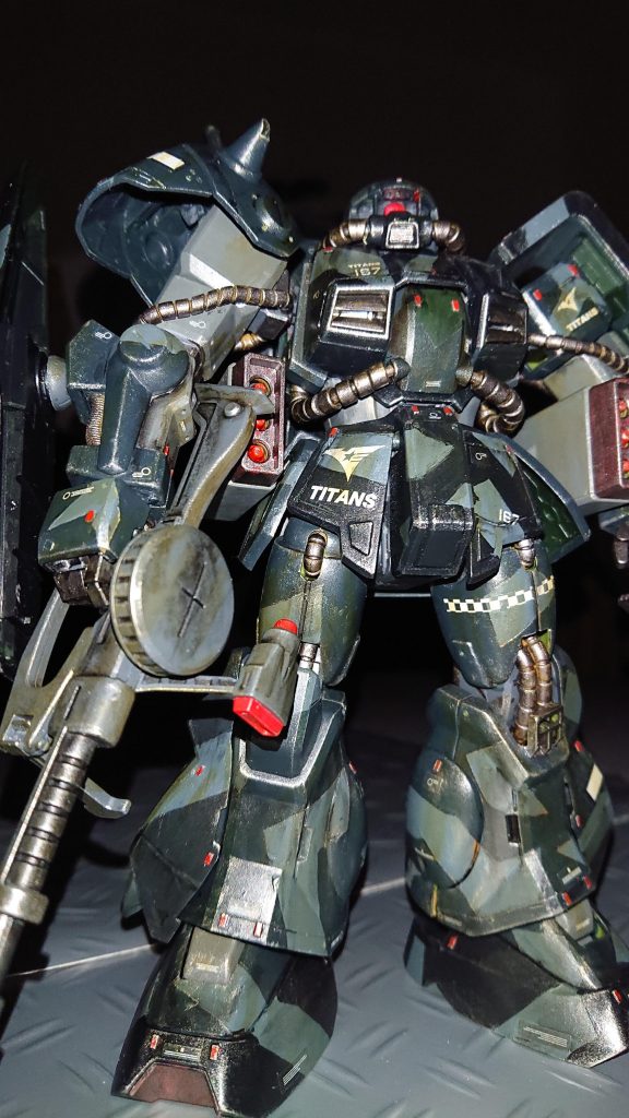 一昨年、作りかけで放置していたハイザックを塗装しなおしました。一時期、息子のオモチャになっていたので一部パーツ紛失。