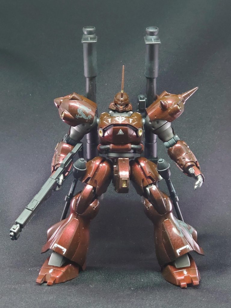正面再販分で偶然手に入ったケンプファーですが、中々加工のプランが思いつかず、とりあえず組み立てようと素組したら十分に格好よかったので普段と違い塗装と電飾でのディテールアップをしようと思い作成しました。今回はお手軽キャンディ塗装と電飾加工をメインにしたため延長や合わせ目消し等の基本加工は行っていません。しかしプロポーションが良く無加工でも様になる辺り流石は人気キットだと思いました。