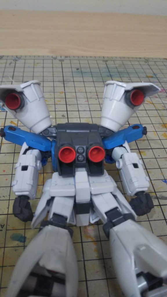 バーニアの内部も塗り分けました。         部分塗装は水性塗料筆塗り センサー類は100均のラピーテープです。合わせ目消しは してません。色合いはアニメ的なオモチャっぽいイメージにしてみました。最後までご覧いただきありがとうございました🙇コメント アドバイスなどしていただけると嬉しいです😊では 楽しいガンプラライフを❗️