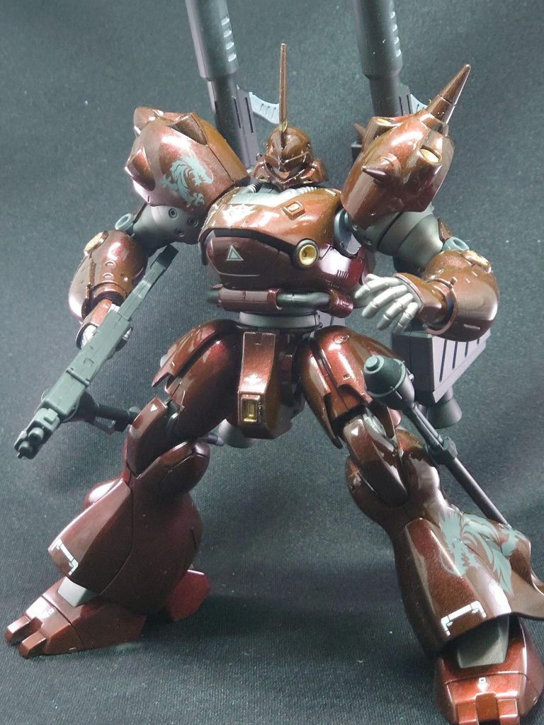 最近なにかと「もりもりで…。」「とにかくこだわって…。」と様々なキットを作っていましたが、こだわり過ぎるのもどうかと思い、一旦今回はこのキットで色々な事を実験的に試してみようと思い作成しました。技術的にも今後使えそうなもののテストが出来たので制作のイメージが湧いたのと、まだまだ出来ると思って出来てない加工があるので今後また気楽に作って気楽に試してみるといった事もやっていきたいと思っています。年末が近づき更新頻度もかなり下がってしまってますが、どうぞお気軽にお付き合いいただけると幸いです…。使用塗料レッド:クレオス GX215 メタルブラッディレッド + クレオス GX102 ディープクリアレッドガンメタ:ガイア VO-30 ブレードシルバーブラック:クレオス B526 フィニッシングサーフェイサーブラックゴールド:タミヤ エナメル X-12 ゴールドリーフ                                 ありがとうございました。