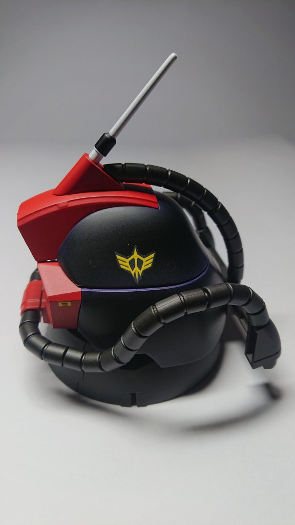 黒ベースで縁をパープルで簿かしました。