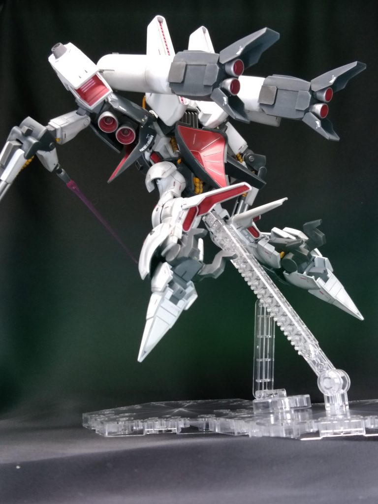 後ろから。大気圏内用熱核ジェット・エンジンにより重力下における単独飛行が可能。