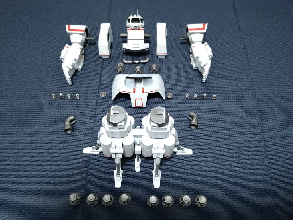 それぞれ部分的に仕上げて、最後に合体。