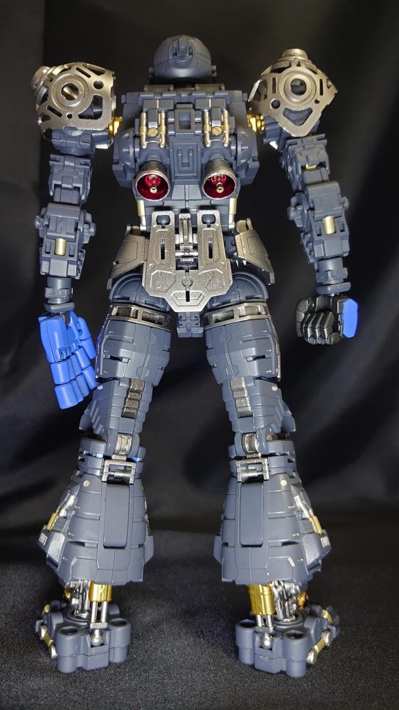 背面スラスター内部にICソケットピンを追加し、ディテールアップしました。