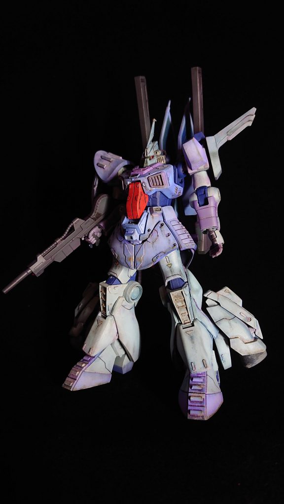 モノアイかツインアイか迷った挙げ句決められず、結局トリプルアイにした。