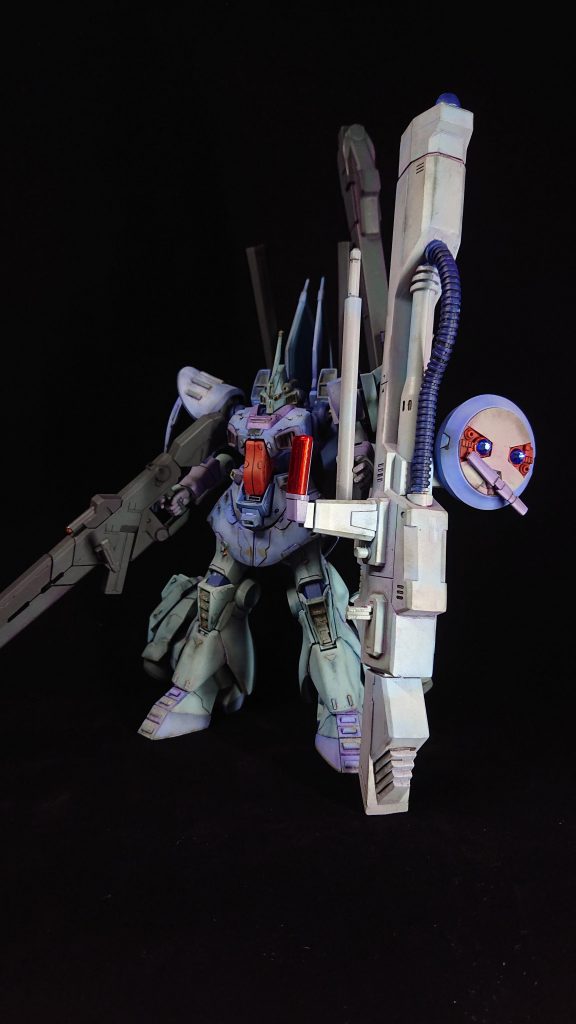 左肩に何を架装するか。色々作って色々ボツになる。ゼネバスのビームランチャー。一応乗せられるけど大きすぎ。