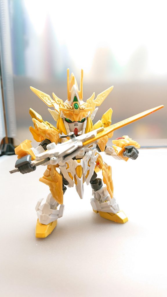 武器は銃と剣に変形する聖龍弾破刃