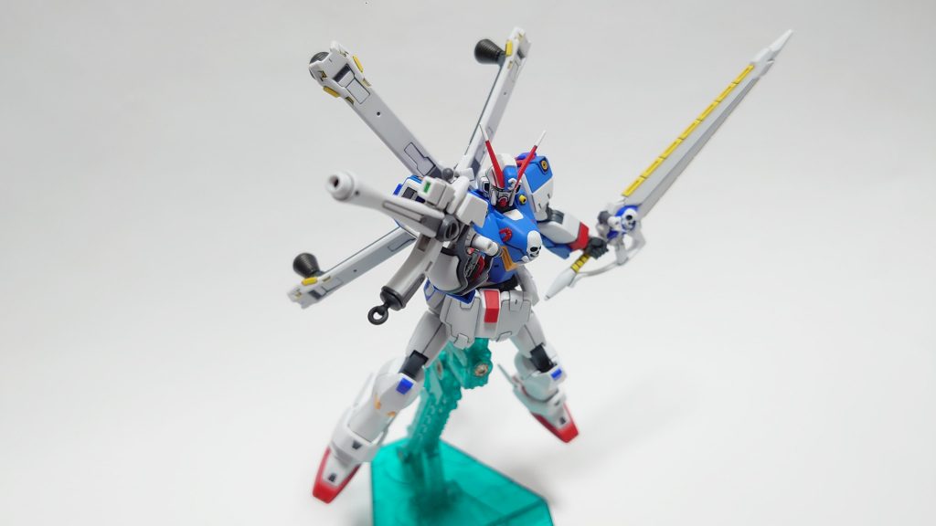 ザンバスター他のクロスボーン・ガンダムと同様ビーム・ザンバーとバスターガンに分離します。