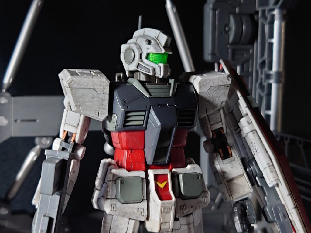 実際のところ量産型が作りたかっただけなのですが、品不足で入手できなくてなぜかHGよりもRGの方が残っていました。RGはほぼガンダム系ですが、その中でも量産型にむいているのはファーストガンダムだけでしたね。