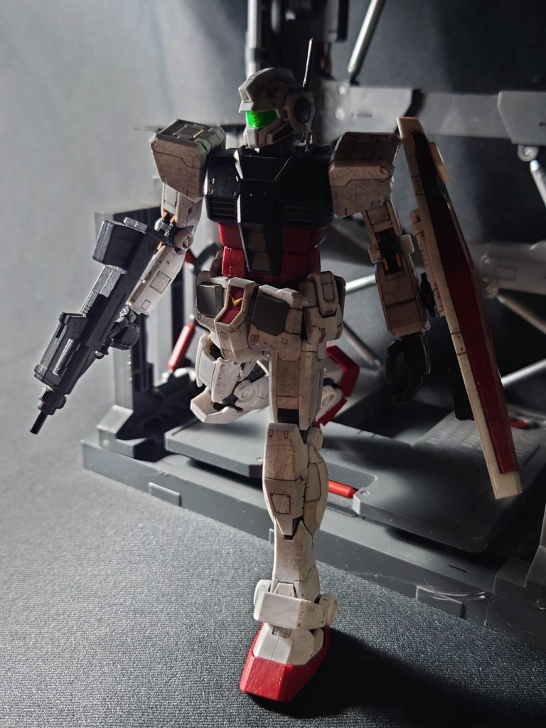 一部成形色のままで、スクラッチ仕上げです。