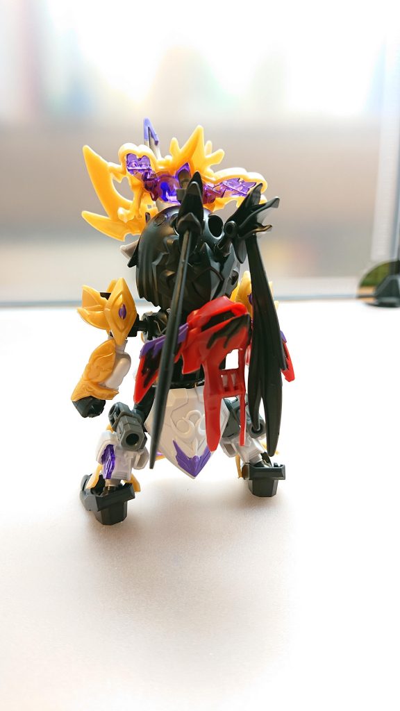 妖怪の世界では絶世の美女と云われる程の美貌の持ち主で弱い人間と妖怪を嫌っている