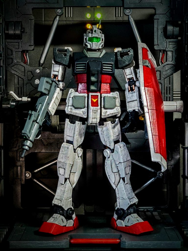 「なんだ、この機体…」テストパイロットとして呼ばれたが、見せられた極秘資料にはなかったものが目の前にあった。