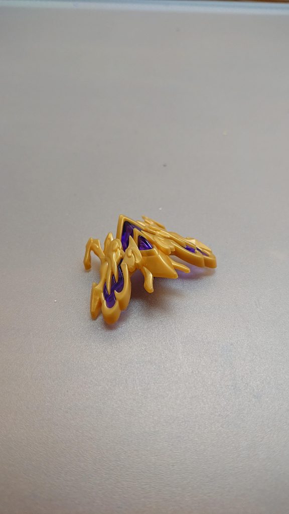 魔蝶羅刹女の使い魔毒の粉を撒き散らして羅刹女の戦闘をサポートする