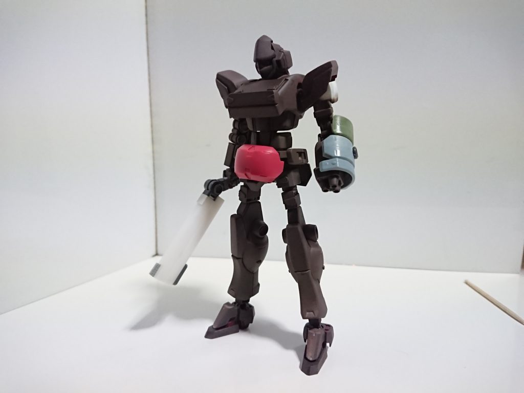 塗装前のサフ状態。前掛けはグリムゲルデの肩です。