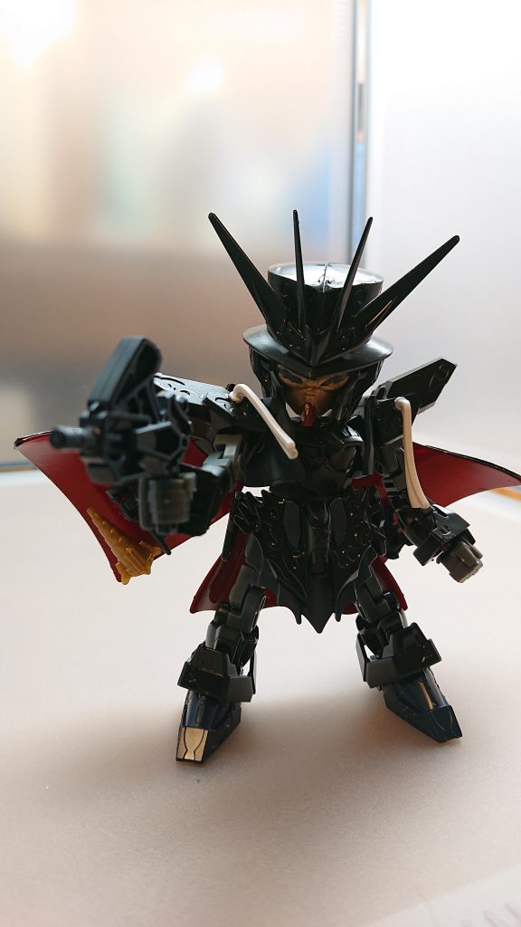 武器の万能銃殺傷能力はなくあくまで敵を怯ませたり煙幕弾を使って目眩ましをしたりする