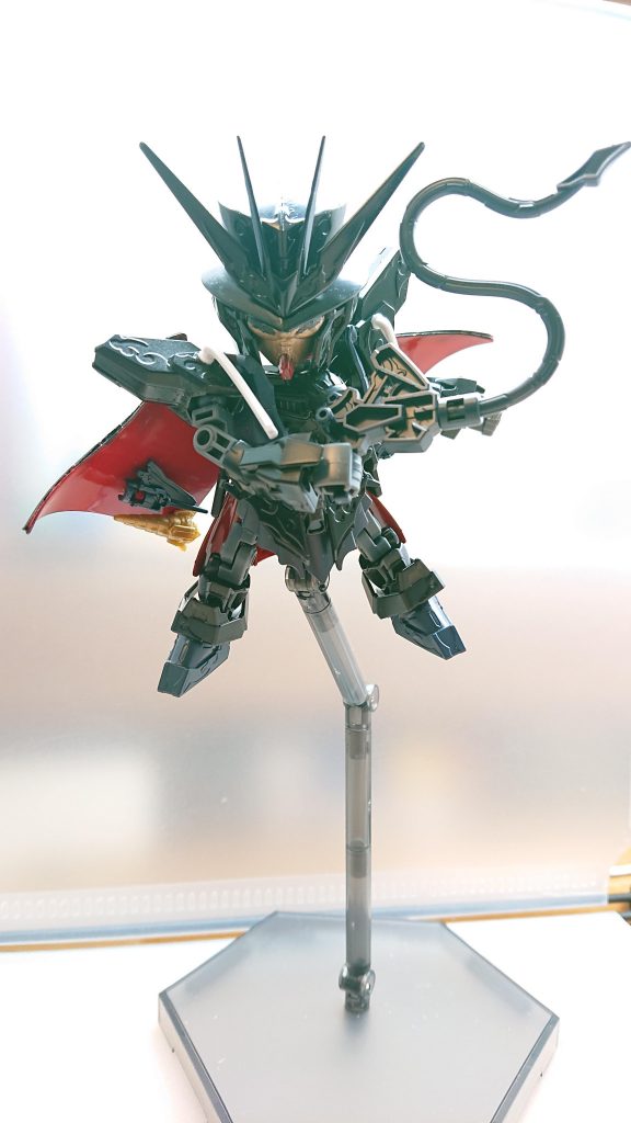 アタッチメントを駆使して状況に応じた戦法を行う鞭を使って敵を攻撃して気絶させたり