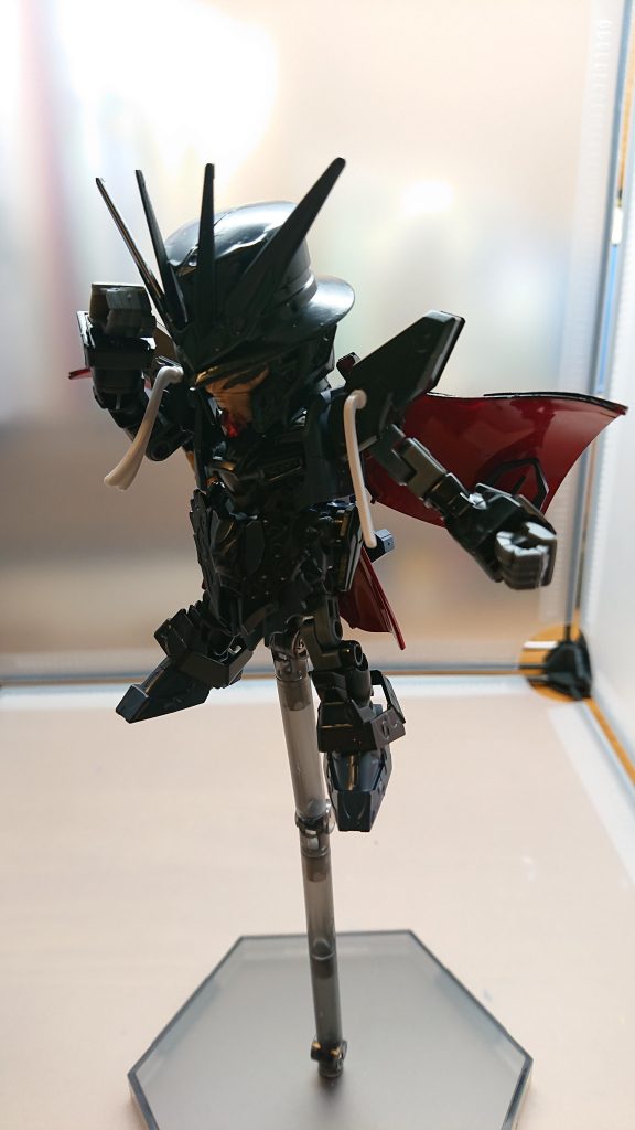 今日も彼はSDガンダムの世界を巡り不思議な事件を引き起こす果たして彼は一体何者なのか？そして彼は君たちのところにも姿を見せるかもしれない人間にとって大切なことを教えるために・・・・