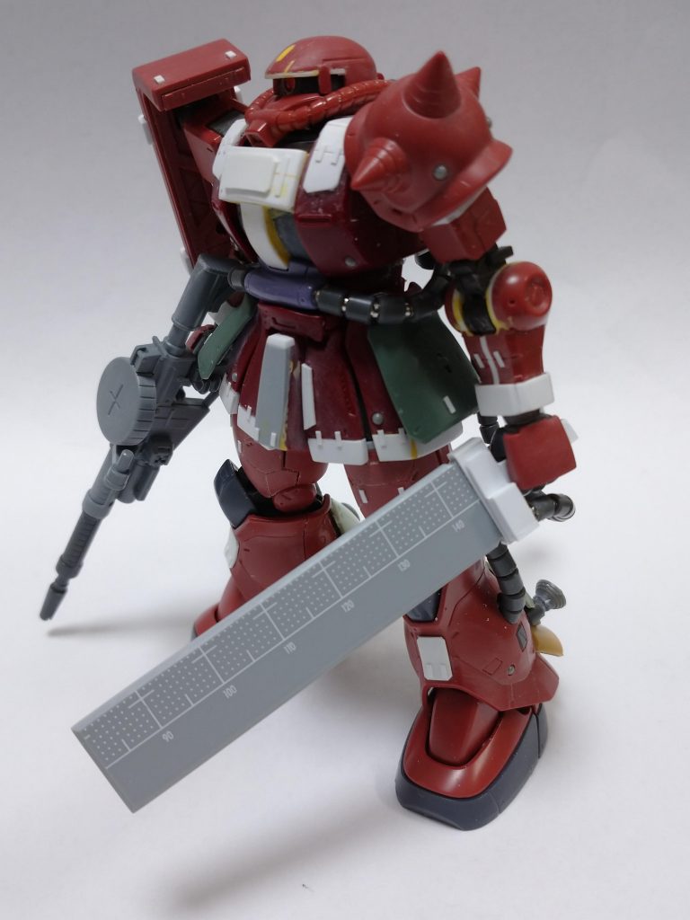 オリジンの動力パイプはよく切れてしまうのでディテールアップパーツのプラパイプから作成しました。内部は蛇腹チェーンを使用。足に比べて腕が貧弱に感じたので前腕を若干太くしてあります。