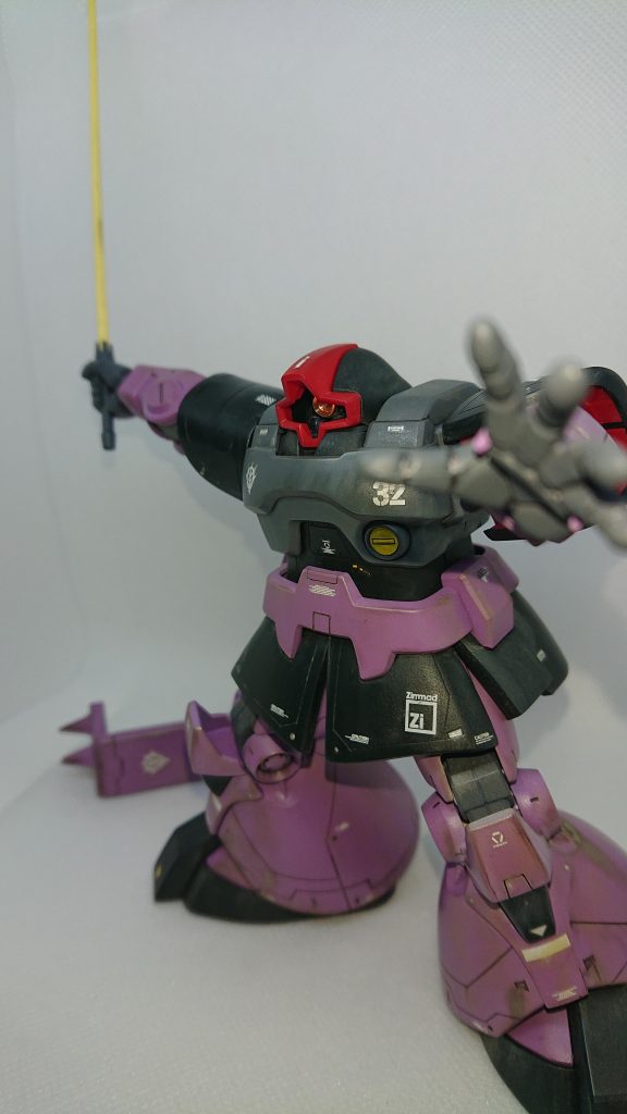 近接したらヒートソード(ポッキー)で攻撃、ドムと言えばこのポーズ。ガチャを引くと本体よりよくお目にかかりますね。ご覧頂きありがとうございました。