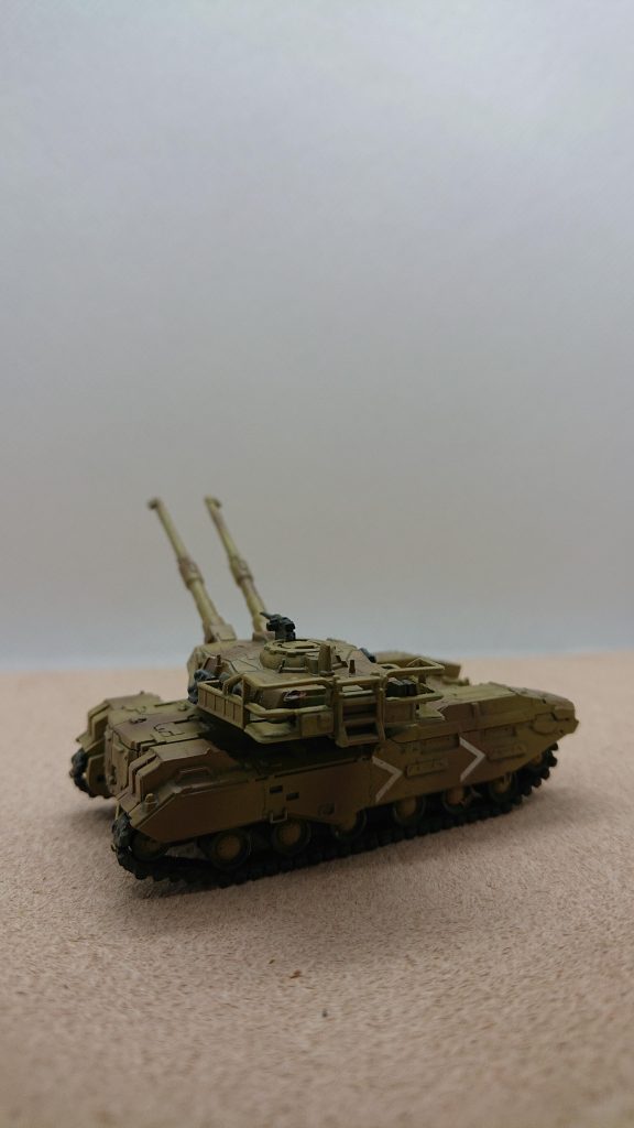 右側から。最大仰角で。宿敵のザクは照準できているのか…。この車輌のその後は誰も知らない…。   