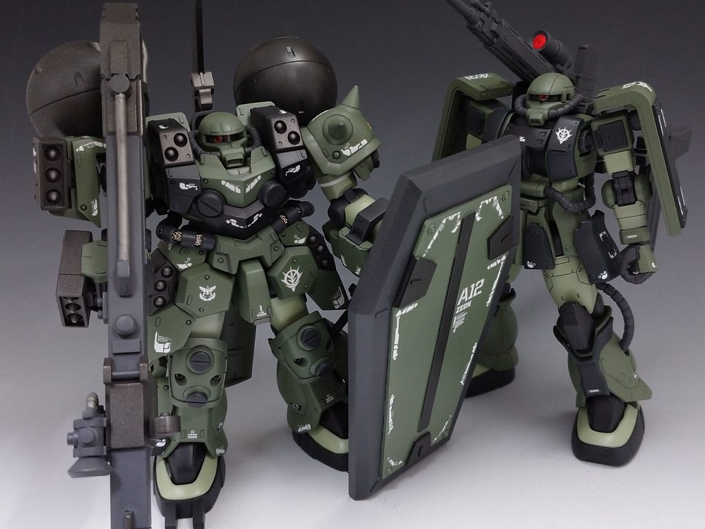 製作途中に「これは拠点防衛に向いてるのでは?」と思ったので前に製作したハーフキャノンと撮影。火力と防御力に特化した機体です。