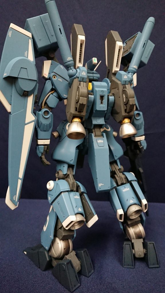 一応、バックもメインスラスターには初めてガンダムマーカーのシャインシルバーを使ってみました。鋳物感のある鈍くもギラギラした雰囲気が出て、個人的に満足です！以上になります。長々と掲載してしまいましたが、ご覧いただきありがとうございました！