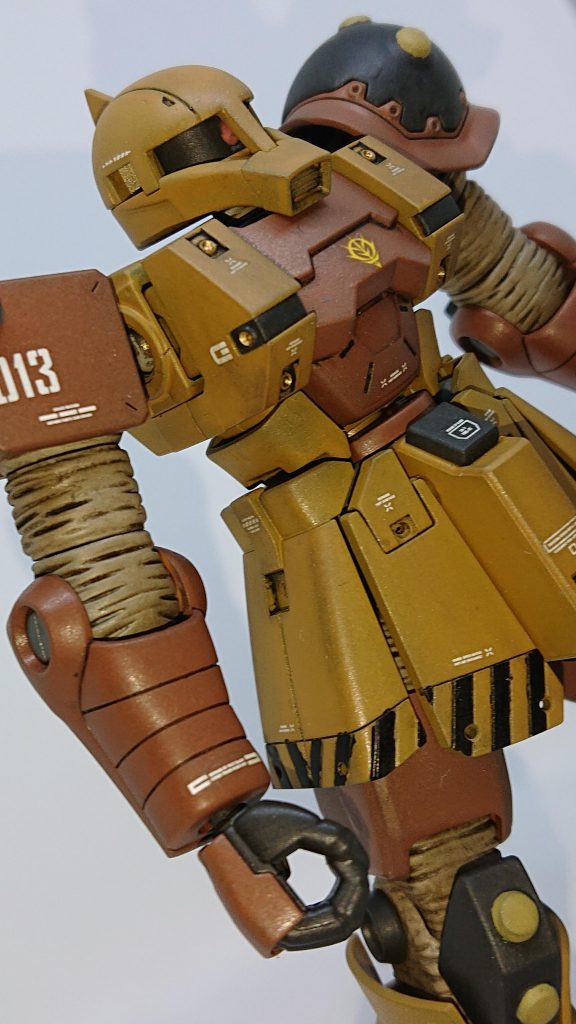 腕とかのオレンジ色の部分ですが、調色が上手くいかず、ブラウンになってしまいました。が、まあまあいい感じに塗装できたと思います。