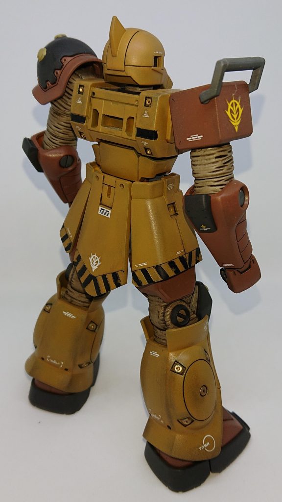 バックパック無しの後ろ姿