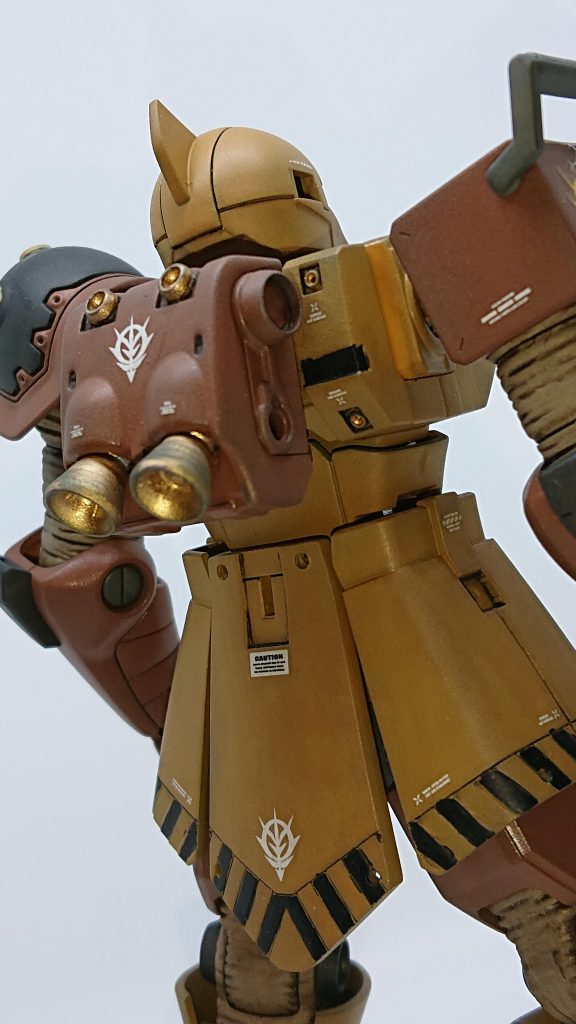 オリジン系ザクのバックパックを加工して取り付けれるようにもしました。