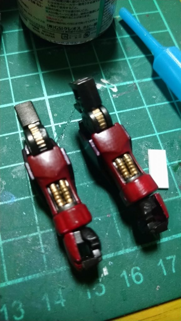 モラクスに使用していた腕にゴールドで部分塗装しています。反応速度が良くなりそうな気がしたので…!