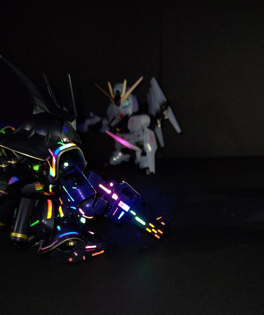 ゲーミングサザビー VS ニューガンダム - HWS–3枚目/制作者：ロダン