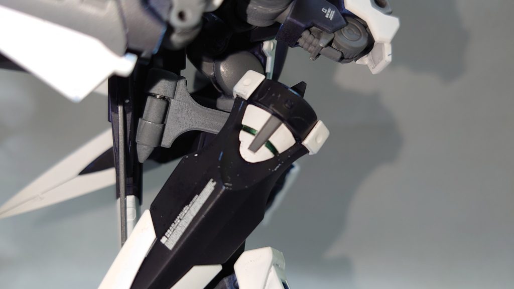 腰のGNドライブの太陽炉はオリジナルの太陽炉に換装し、ツインドライブにしてあります
