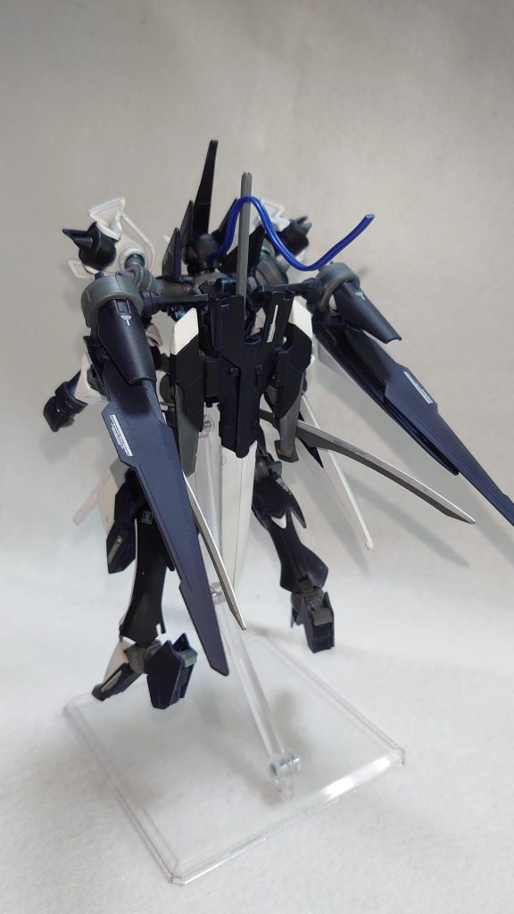 主な使用キットはブレイヴ、スサノオ、オーバーフラッグ、端白星、リバーシブルガンダム他ジャンクパーツです