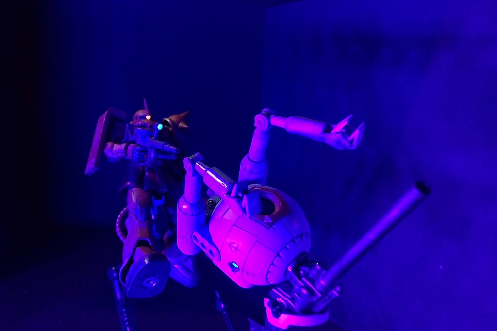 ザクにサッカーボールキックを食らうボールさん(´;ω;`)まさに動く棺桶😅これも見たかった!