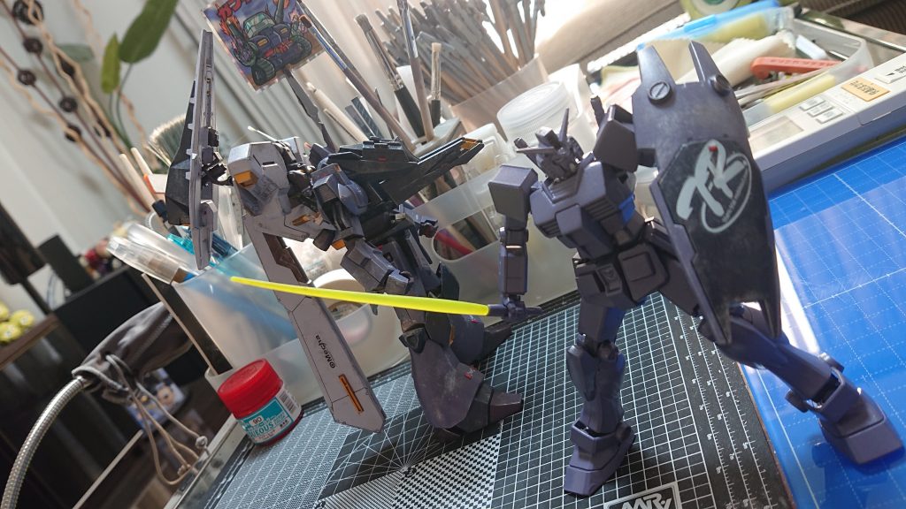 と、その前にシールドとビームサーベルを拝借。。