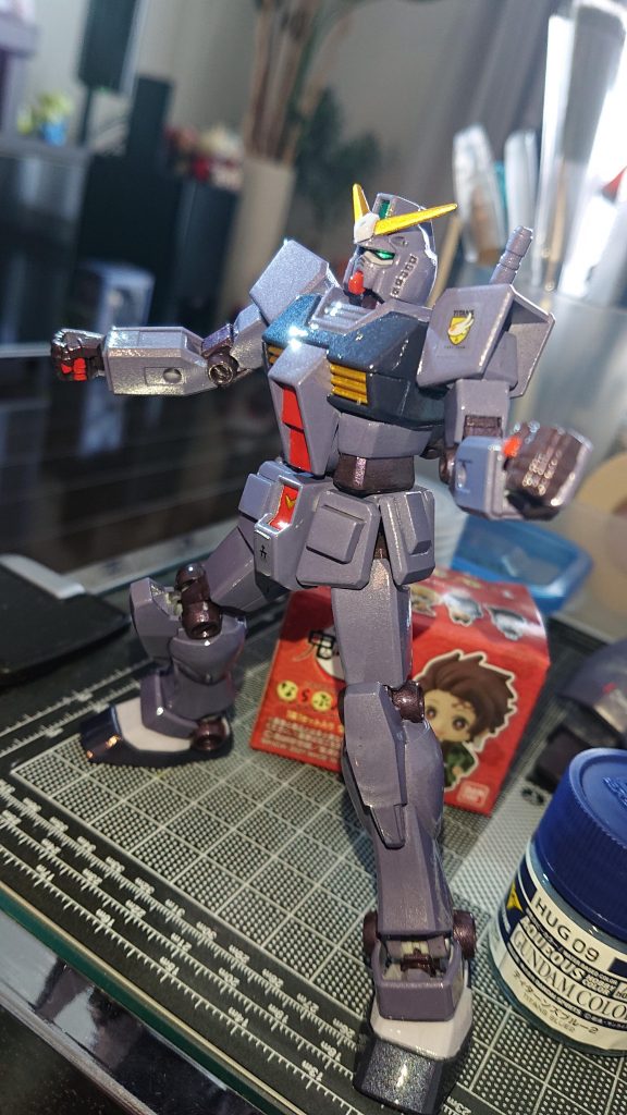 塗装後にプレミアムトップコートスプレー光沢で仕上げ。光にあたってキラッとするとムホーっとうれしい気分になりますね☺️