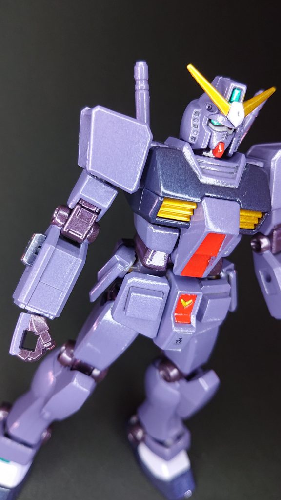 寄りの1枚。パーツ分割がいい感じなので塗り分けも比較的楽でした😊特に顔のパーツ分割は凄いと思いました。⬇️以下、制作工程です。(塗装しただけですが😅)