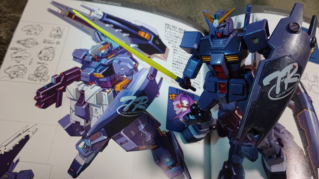 サクッと筆塗り。カラーリングはこちらのアドバンスドヘイズルを参考にしました。