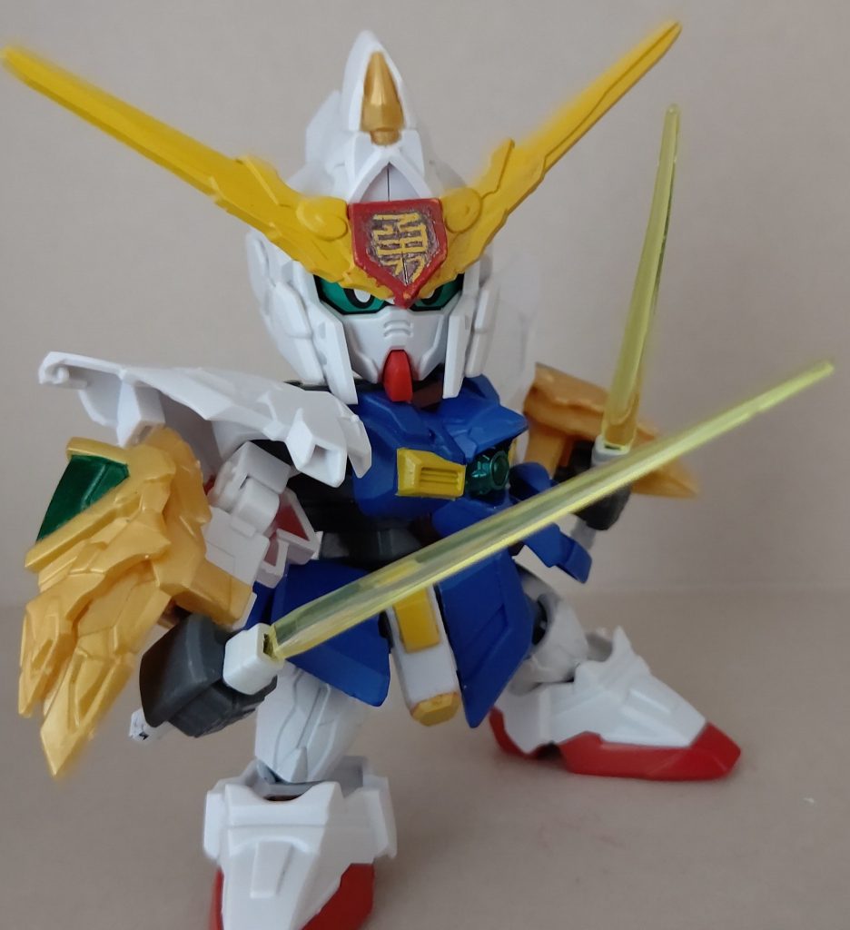 武器はビームソードのみ。必殺技に全てを賭けるスタイル。