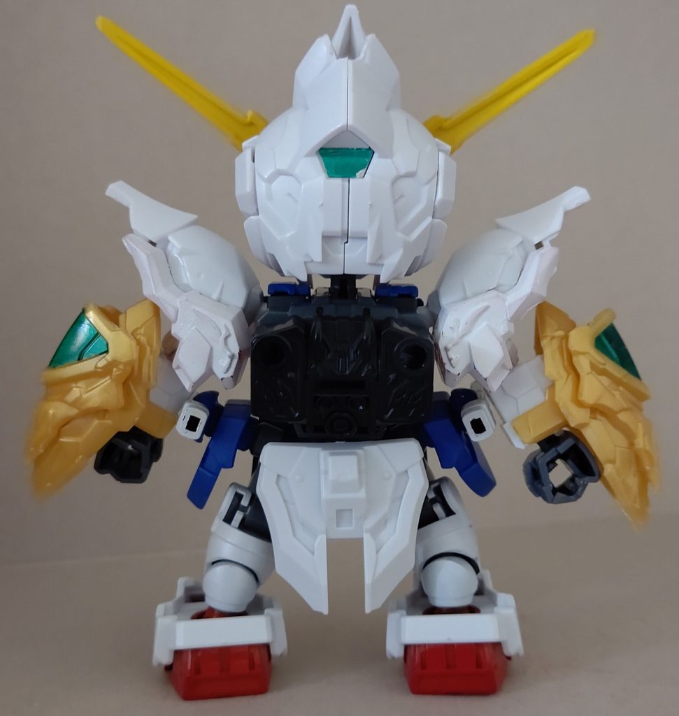 子どもの頃に大好きだったガンプラ漫画『プラモウォーズ』の主人公オリジナル機を再現しようとして、技量が足りず『20年以上前の機体だし、カスタムされまくってても不思議じゃないよね！』と自分に言い訳しながらそれっぽく作ってみた。ほとんどが創傑伝のパーツ。脳内主人公は彼の息子で、プラモ作りの師匠は父のライバル。ヒロインキャラは頭の良い親友の娘、親友キャラはガタイの良い親友の息子の設定。