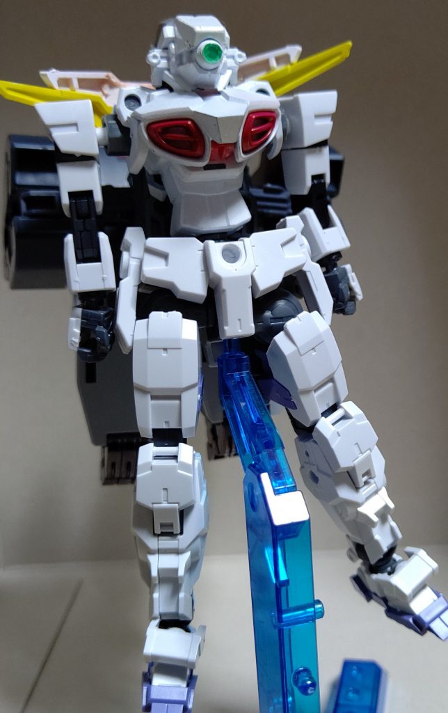 武装は蛇腹刀に似たチェインブレードと、ブレードに内蔵されたビームガン。