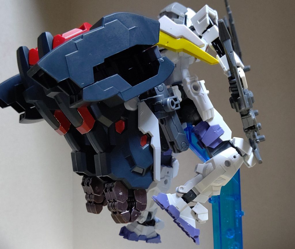 巨大バックパックによる驚異的な加速が可能で、一気に近づいての接近戦を得意とする。このダンタリオンのパーツをどうにかして使いたいがためにこの機体を考えたと言っても過言ではない。