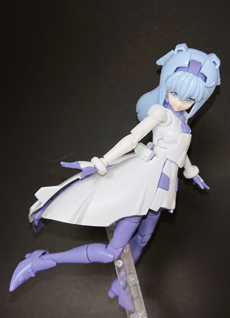 パチ組状態。目のみシールを使って印象確認。この時点でよくできているので、とても完成度が高いキットだと思います。