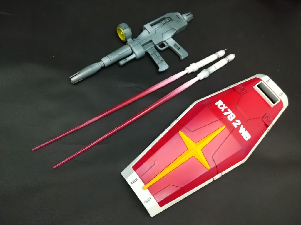 各種武器。ライフルは合わせ目処理とハイライト塗装。サーベルは洋丸白線でデコレート。刃先根本はガイアホワイト吹付け。