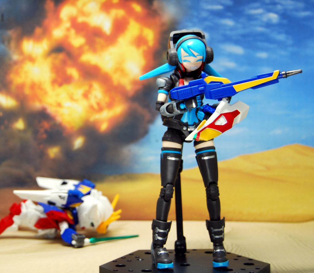 これを買ってきた真の目的はこっち(笑)。ガールガンレディは丸軸の物しか持たせられない(ガンプラや30MMの四角いグリップは入らない)のですが、持てそうなSDEXの銃はこれまでペラペラだったので買うのを躊躇してました(汗)。