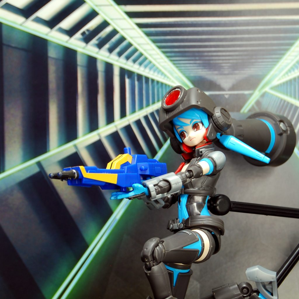 でもこの厚みなら持たせても様になる!(笑)これで「互換オプションパーツセット」を買えなくてもしばらく遊べそうです(汗)。